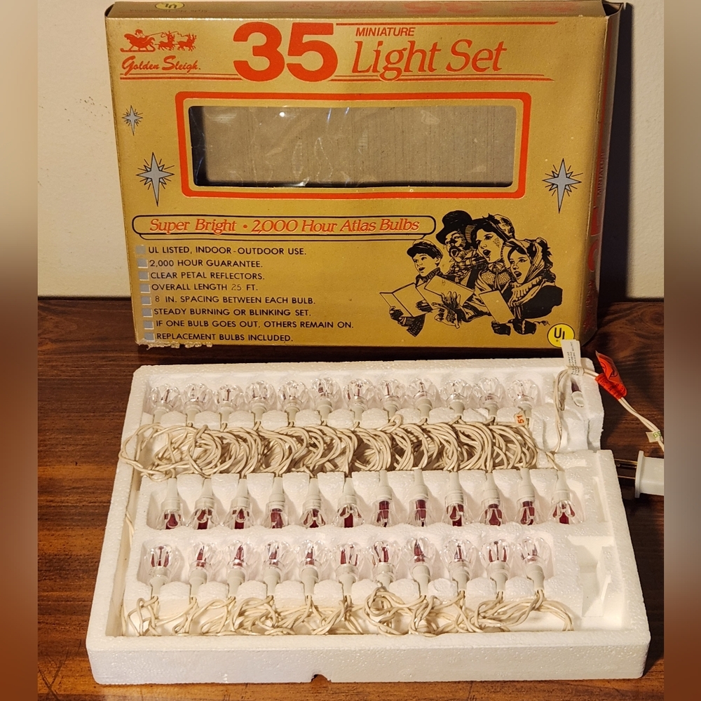 Vintage Golden Sleigh 35 Red On White Clear Petal Reflectors String Lights NOS
